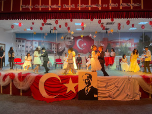 ALTINYILDIZLILARDAN CUMHURİYETİMİZİN 101. YILINDA MUHTEŞEM GÖSTERİ