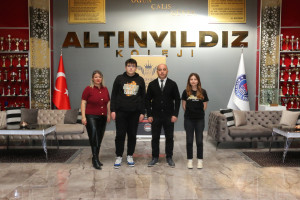 ÖZEL ALTINYILDIZ KOLEJİ FEN LİSESİ MÜNAZARA YARIŞMASINDA YARI FİNALLERDE