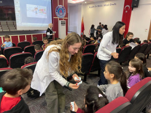 ALTINYILDIZ İLKÖĞRETİM KURUMUNDA DİŞ SAĞLIĞI BİLİNÇLENDİRMESİ