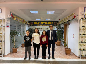 ALTINYILDIZLI YÜZÜCÜLERDEN BÜYÜK BAŞARI!