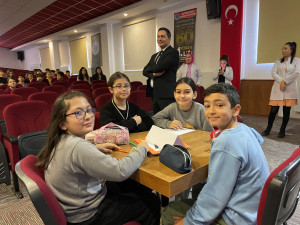 BİLGİYLE BULUŞMA: ALTINYILDIZ’DA 5. VE 6. SINIFLAR YARIŞTI