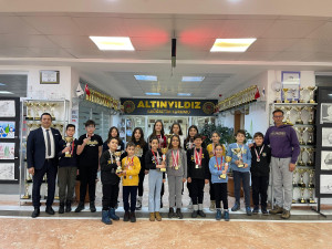 ALTINYILDIZLI YÜZÜCÜLER TÜM DERECELERİ TOPLADI.