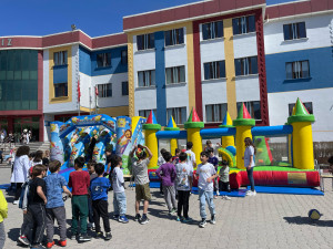 ALTINYILDIZ İLKÖĞRETİM KURUMUNDA 23 NİSAN ULUSAL EGEMENLİK VE ÇOCUK BAYRAMI BÜYÜK BİR COŞKUYLA KUTLANDI