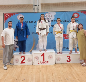 ALTINYILDIZ İLKÖĞRETİM KURUMU ÖĞRENCİSİ AYLİZ EDA MERT’TEN JUDO TURNUVASINDA BÜYÜK BAŞARI
