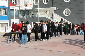 ÖĞRENCİLERE TATLI İKRAMI