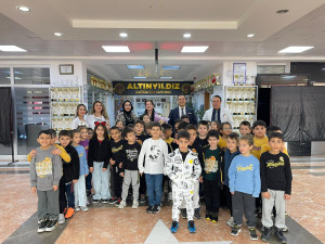 ALTINYILDIZ EĞİTİM KURUMUNDA KİTAP ŞENLİĞİNİN DÖRDÜNCÜ KONUĞU YAZAR NAZAN TARIM OLDU