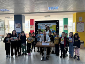 ALTINYILDIZ İLKÖĞRETİM KURUMUNDA YAZAR SEZER ORTADAĞ ÖĞRENCİLERLE BULUŞTU