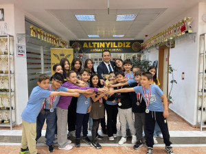 ALTINYILDIZLI YÜZÜCÜLERDEN BÜYÜK BAŞARI