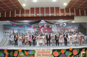 ALTINYILDIZLI 3.SINIFLARDAN MUHTEŞEM ANNELER GÜNÜ PROGRAMI