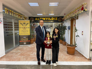 ALTINYILDIZLI ÖĞRENCİLERDEN TENİSTE GURURLANDIRAN BAŞARI