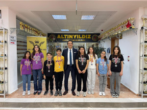 YÜZMEDE GURURLANDIRAN BAŞARI