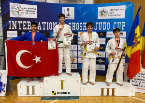ALTINYILDIZLI ÖĞRENCİLERDEN ROMANYA’DA GURUR VEREN BAŞARI