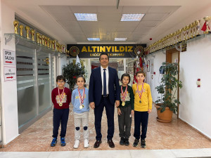 SATRANÇTA ZİRVE YİNE ALTINYILDIZIN